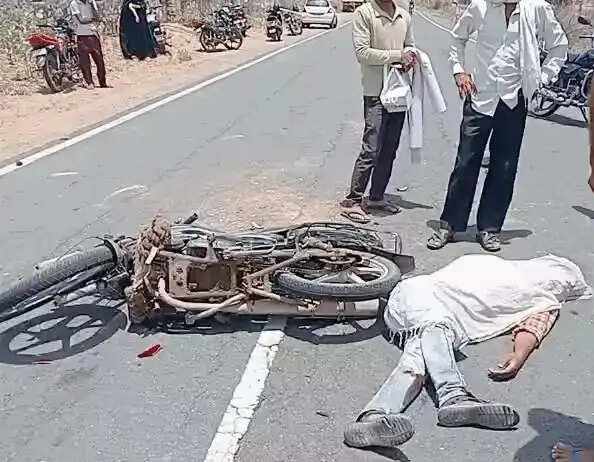 बोलेरो गाड़ी की टक्कर से बाइक सवार युवक की मौत