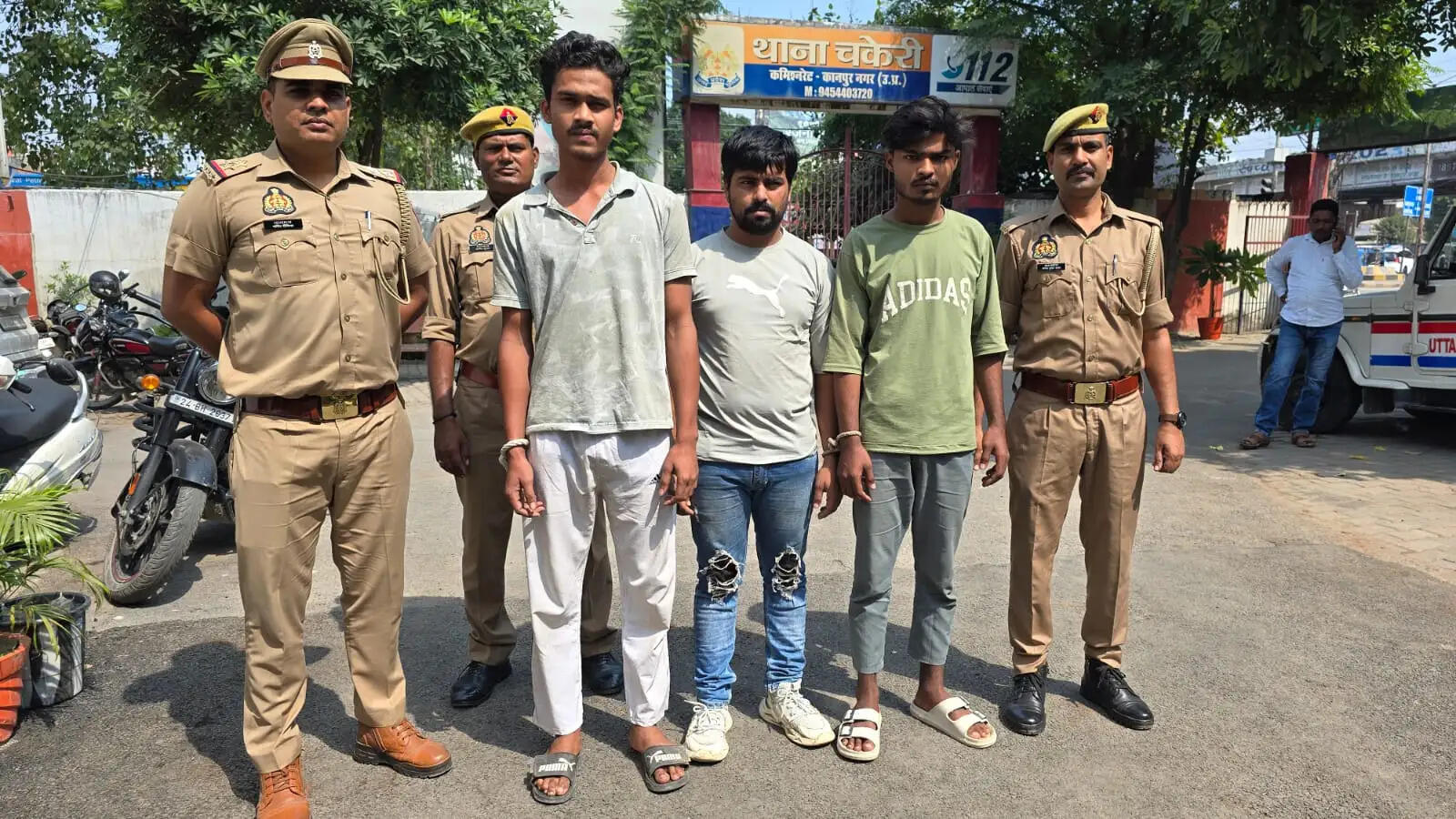 मूकबधिर युवक से लूट करने वाले तीन गिरफ्तार, एक फरार