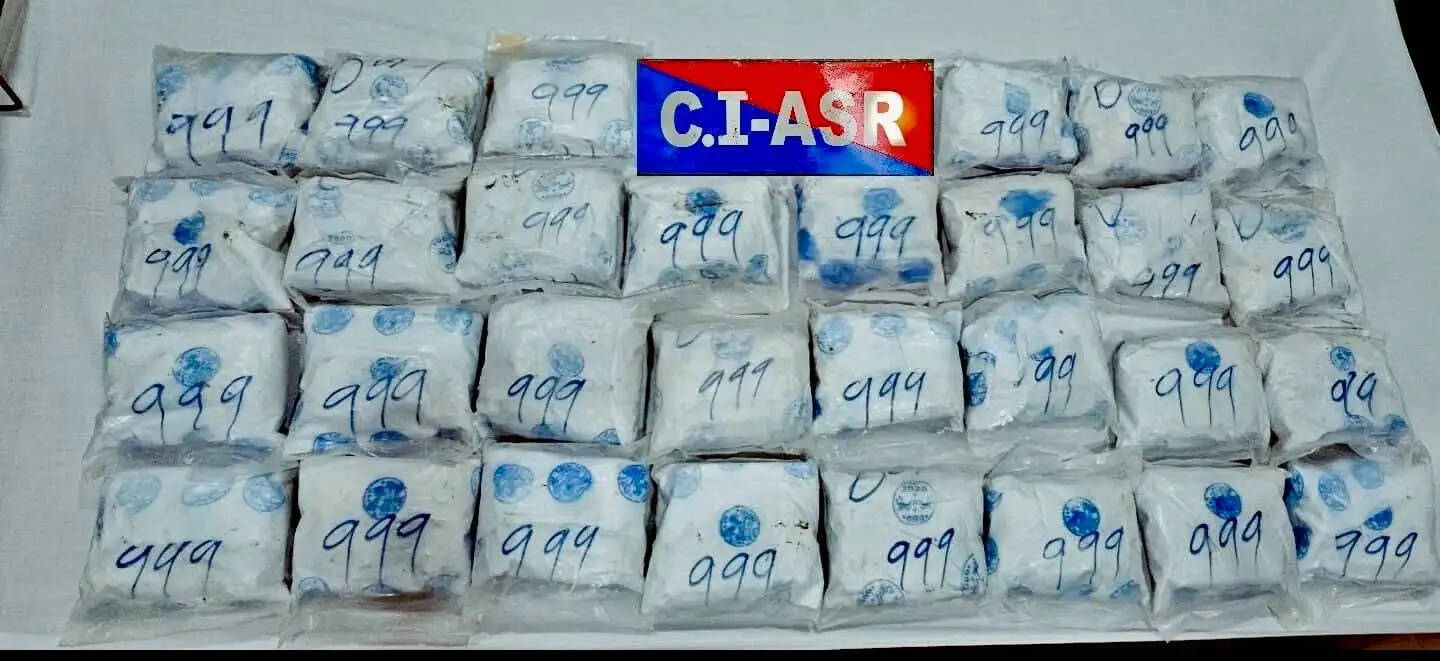 अमृतसर में 30 किलो हेरोइन बरामद, दो तस्कर गिरफ्तार
