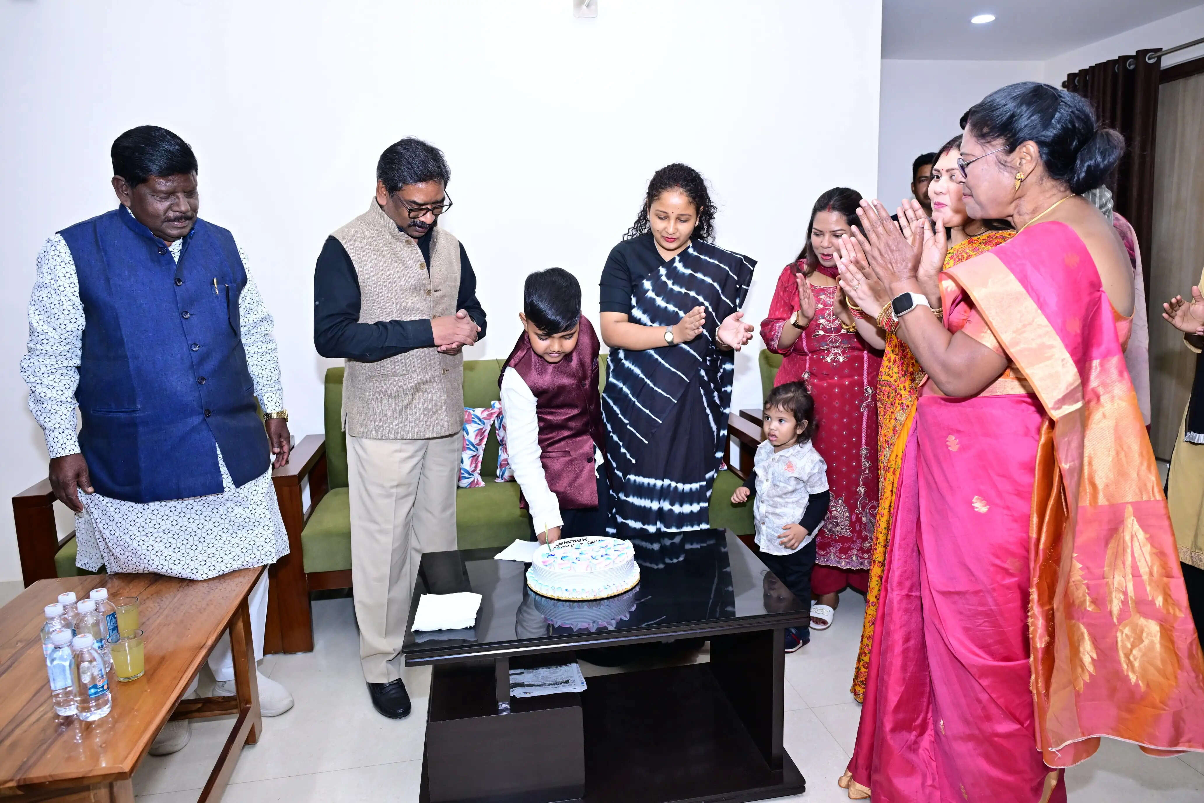 मुख्यमंत्री विधायक हेमलाल के पोते के जन्मदिन समारोह में हुए शामिल