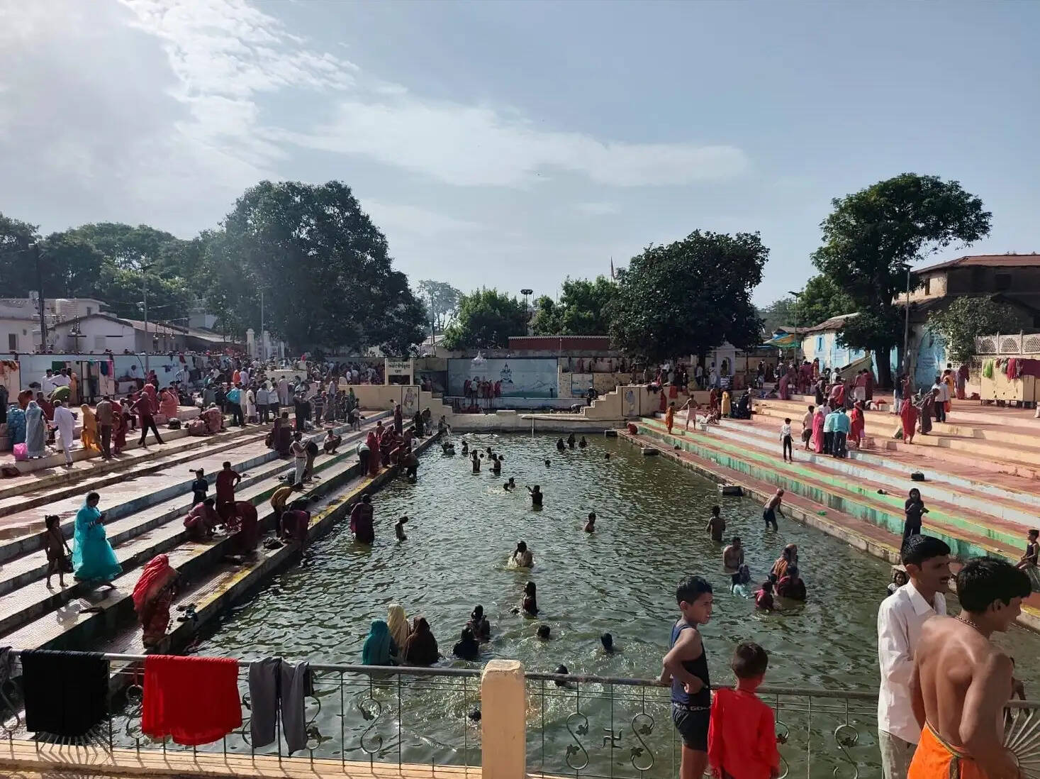 अनूपपुर : निर्जला एकादशी पर हजारों श्रद्धालुओं ने पवित्र नर्मदा में लगाई आस्था की डुबकी