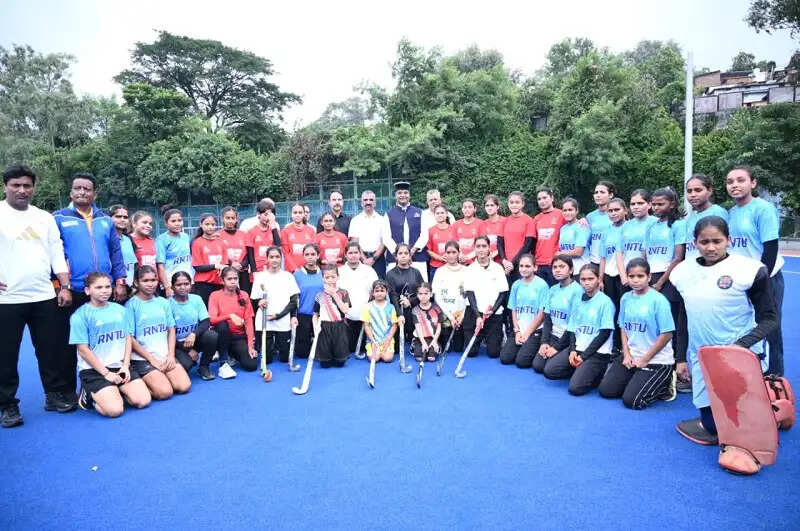 मध्य प्रदेश में 6 से 12 वर्ष उम्र के बच्चों के लिए बनेगा हॉकी का फीडर सेंटर, खेल मंत्री ने की घोषणा