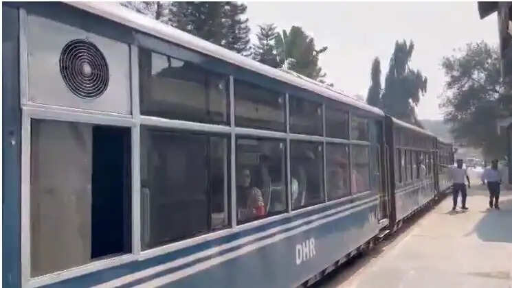 डीएचआर&nbsp;को दुर्गापूजा की छुट्टियों के दौरान&nbsp;1.41 करोड़ रुपये का राजस्व प्राप्त