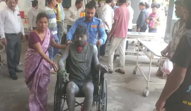 मप्र के देवास में पटाखा फैक्टरी में विस्फोट के बाद लगी भीषण आग, तीन की मौत, 12 मजदूर घायल
