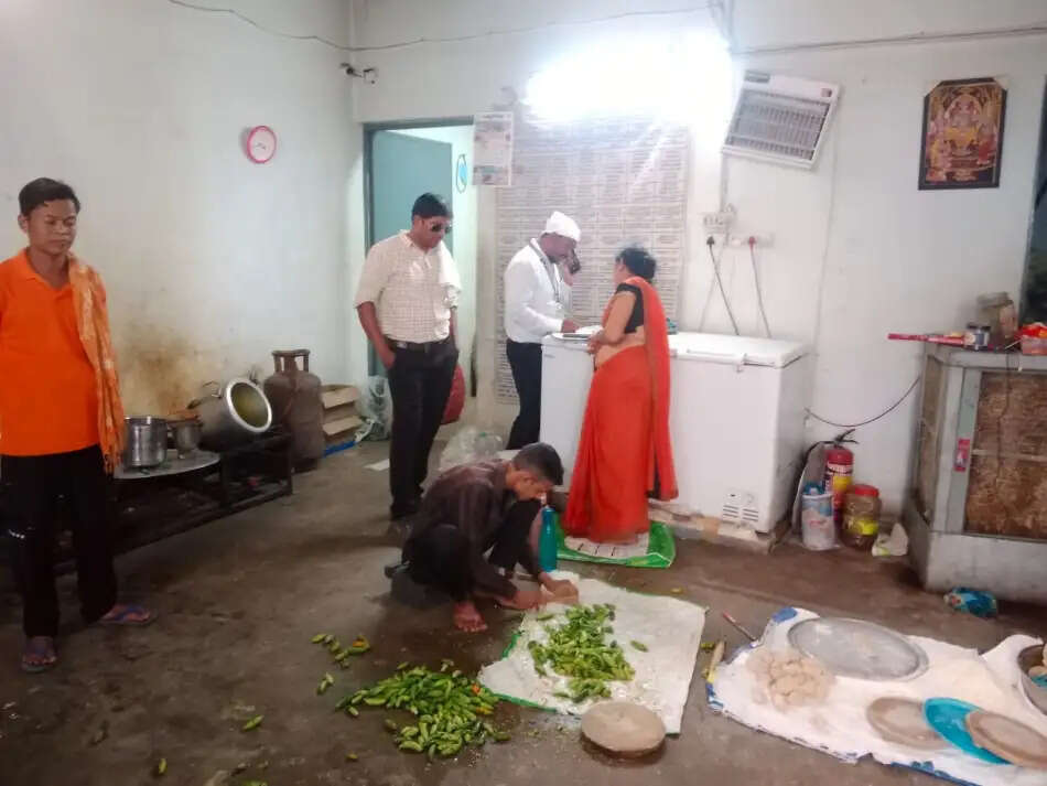 खाद्य व औषधि प्रतिष्ठानों का निरीक्षण, जागरूकता पर जोर