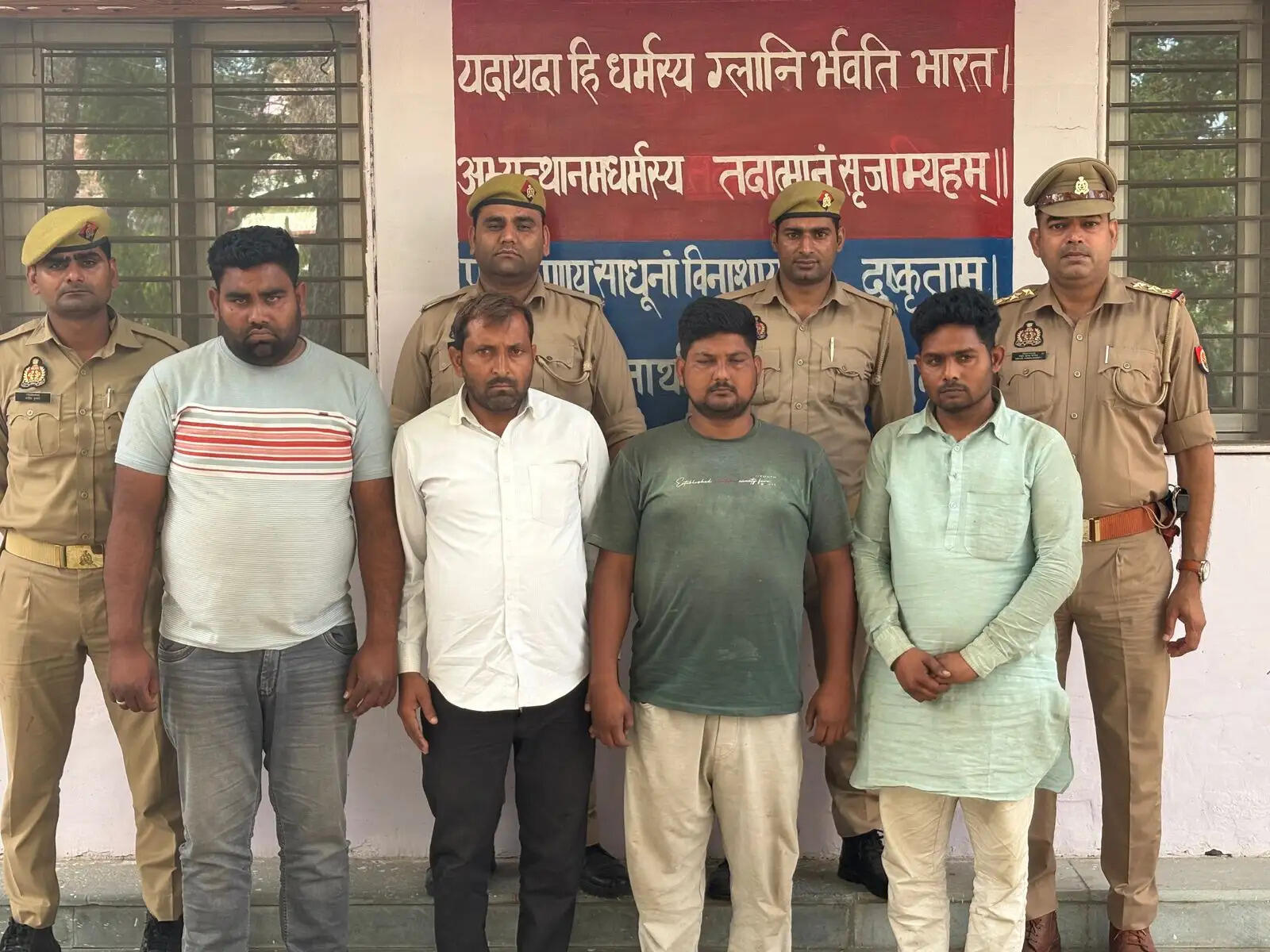 मुठभेड़ में सात अन्तरजनपदीय पशु चोर गिरफ्तार, तीन काे गोली लगी