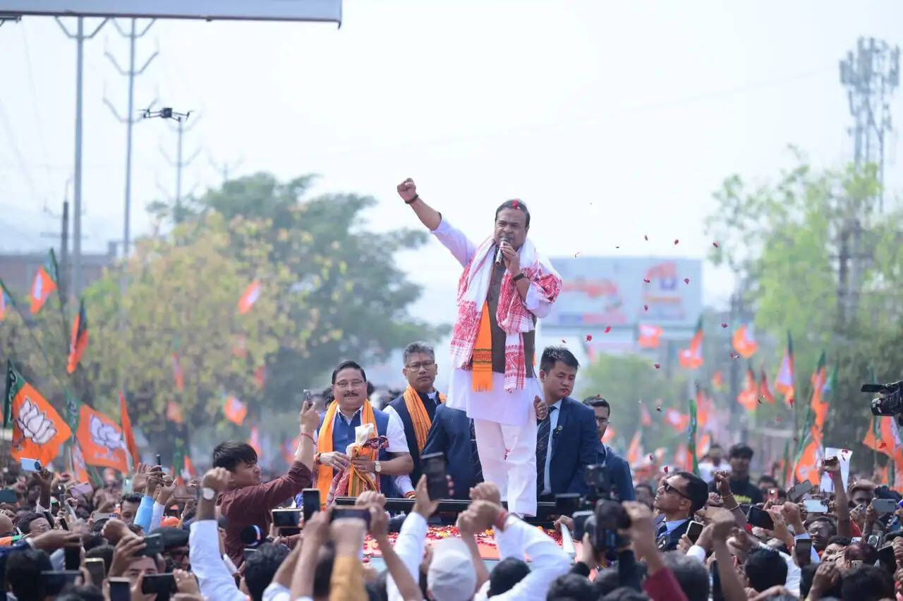 चुनाव 26: बिजनी में भाजपा प्रत्याशी अरूप डे के समर्थन में मुख्यमंत्री का चुनावी प्रचार, गोलकगंज की जनता को टेलीफोन से किया संबोधित