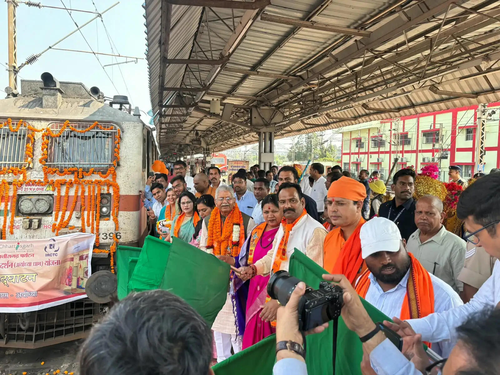 बिलासपुर संभाग के 850 श्रद्धालु विशेष ट्रेन से अयोध्या धाम रवाना