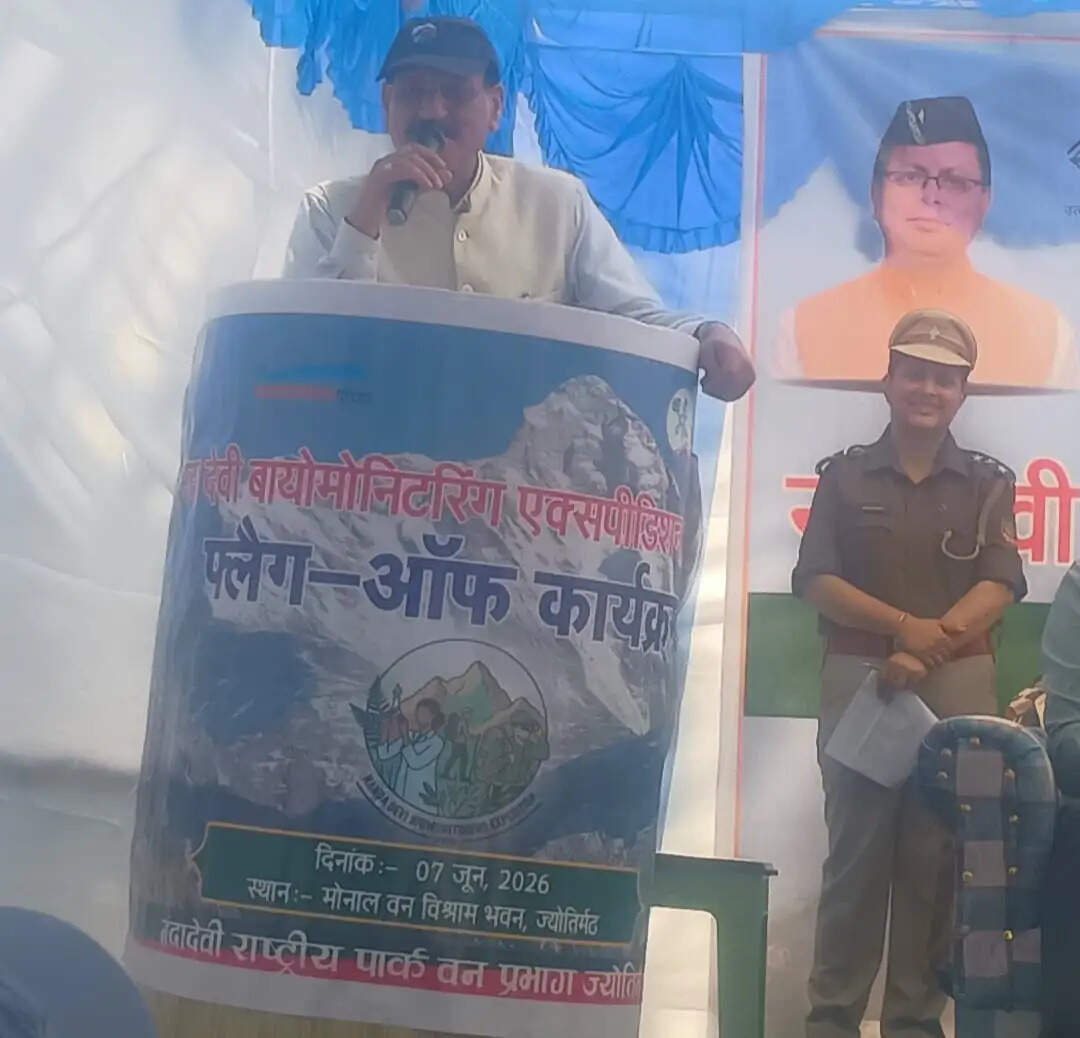 नंदा देवी एक्सपिडिशन: वन मंत्री ने 32 सदस्यीय टीम को हरी झंडी दिखाकर किया रवाना