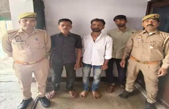 पुलिस टीम पर हमला करने के मामले में तीन आराेपित गिरफ्तार