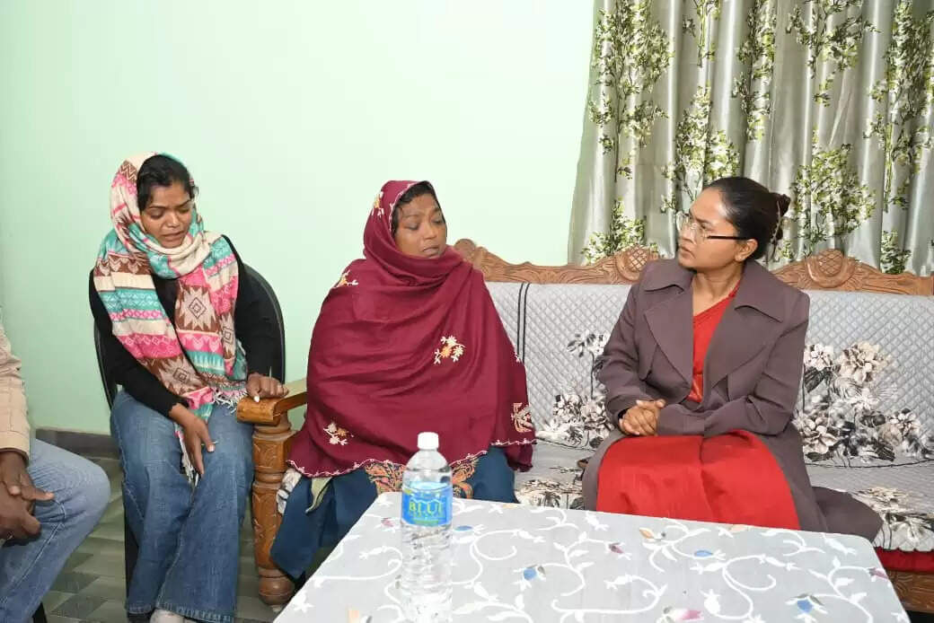 लुईस तिग्गा के परिजनों से मिलीं मंत्री शिल्पी तिर्की