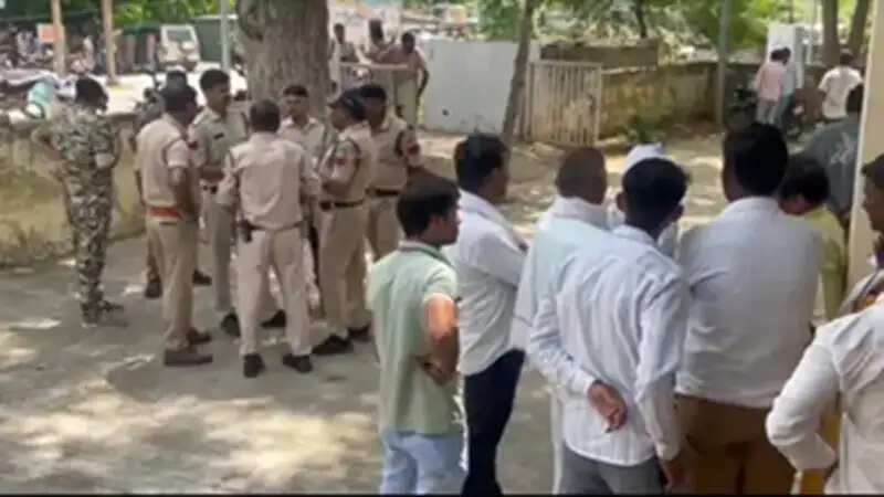 मुरैना में जमीन विवाद में दो भाइयों की गोली मारकर हत्या, दो घायल, गांव में भारी पुलिस बल तैनात