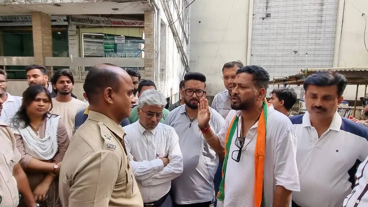 सिलीगुड़ी में भाजपा उम्मीदवार समेत कई नेताओं पर एफआईआर