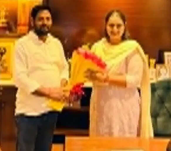 खेल मंत्री से मिला प्रतिनिधिमंडल, बेनीपुर स्टेडियम के जीर्णोद्धार की उठाई मांग