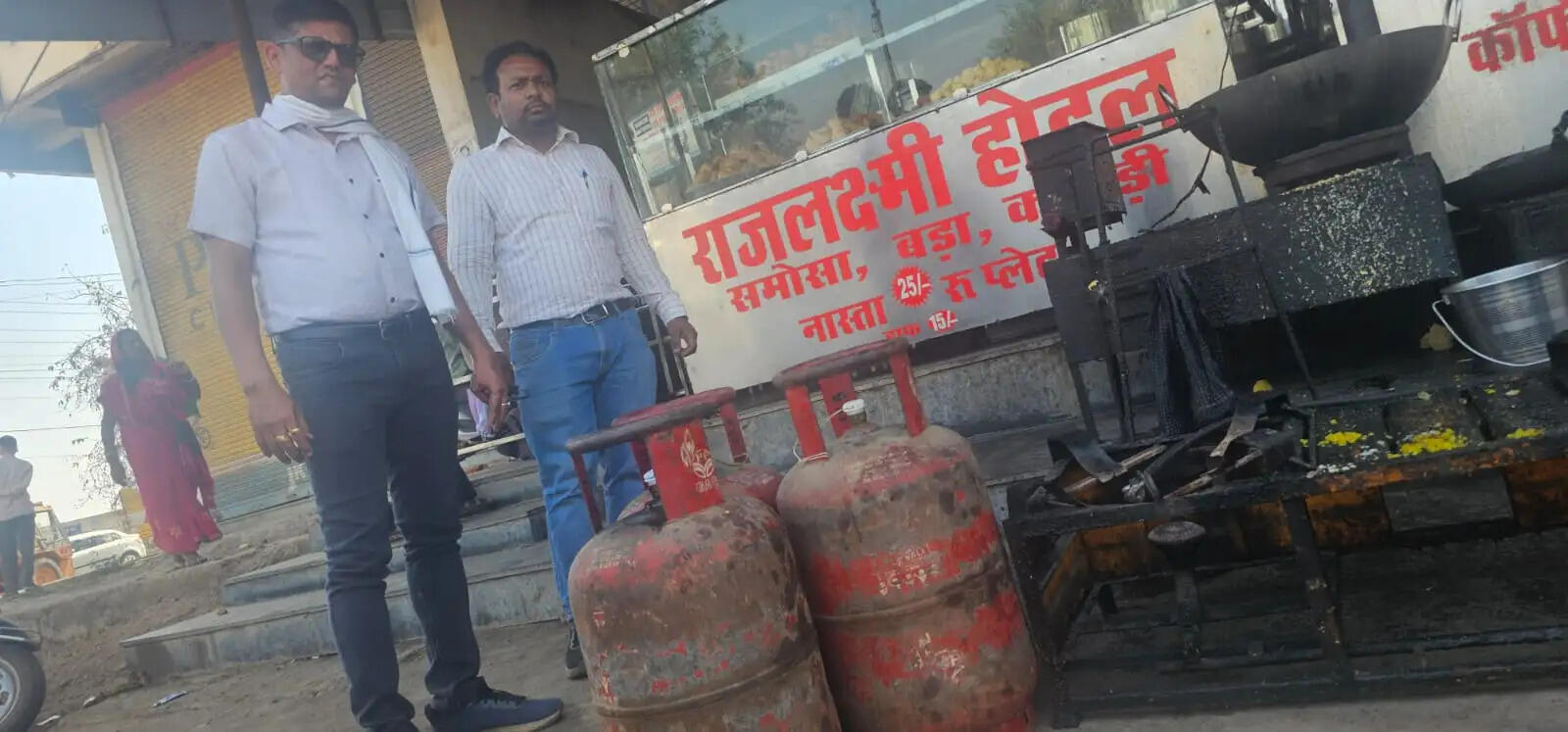 घरेलू गैस सिलेंडर के व्यावसायिक उपयोग पर खाद्य विभाग की कार्रवाई, दो होटल संचालकों पर प्रकरण दर्ज