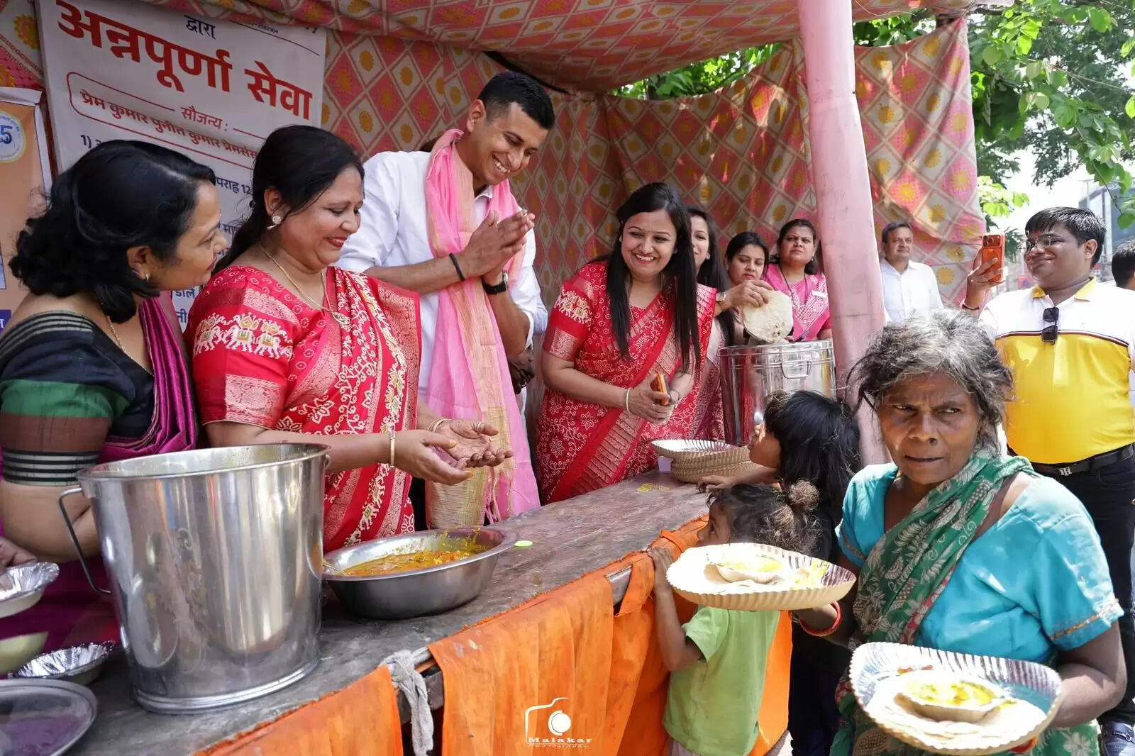 अक्षय तृतीया पर हरमू गौशाला की अन्नपूर्णा सेवा, जरूरतमंदों को कराया भोजन