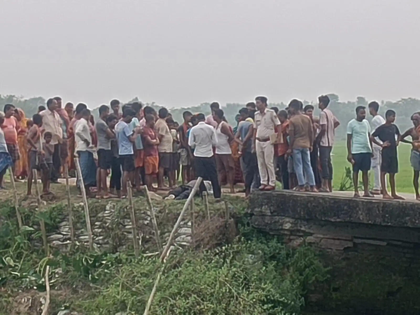 सुरहा धार में मिला युवक का शव,शिनाख्त बोचाभाग के अभिषेक सिंह के रूप में