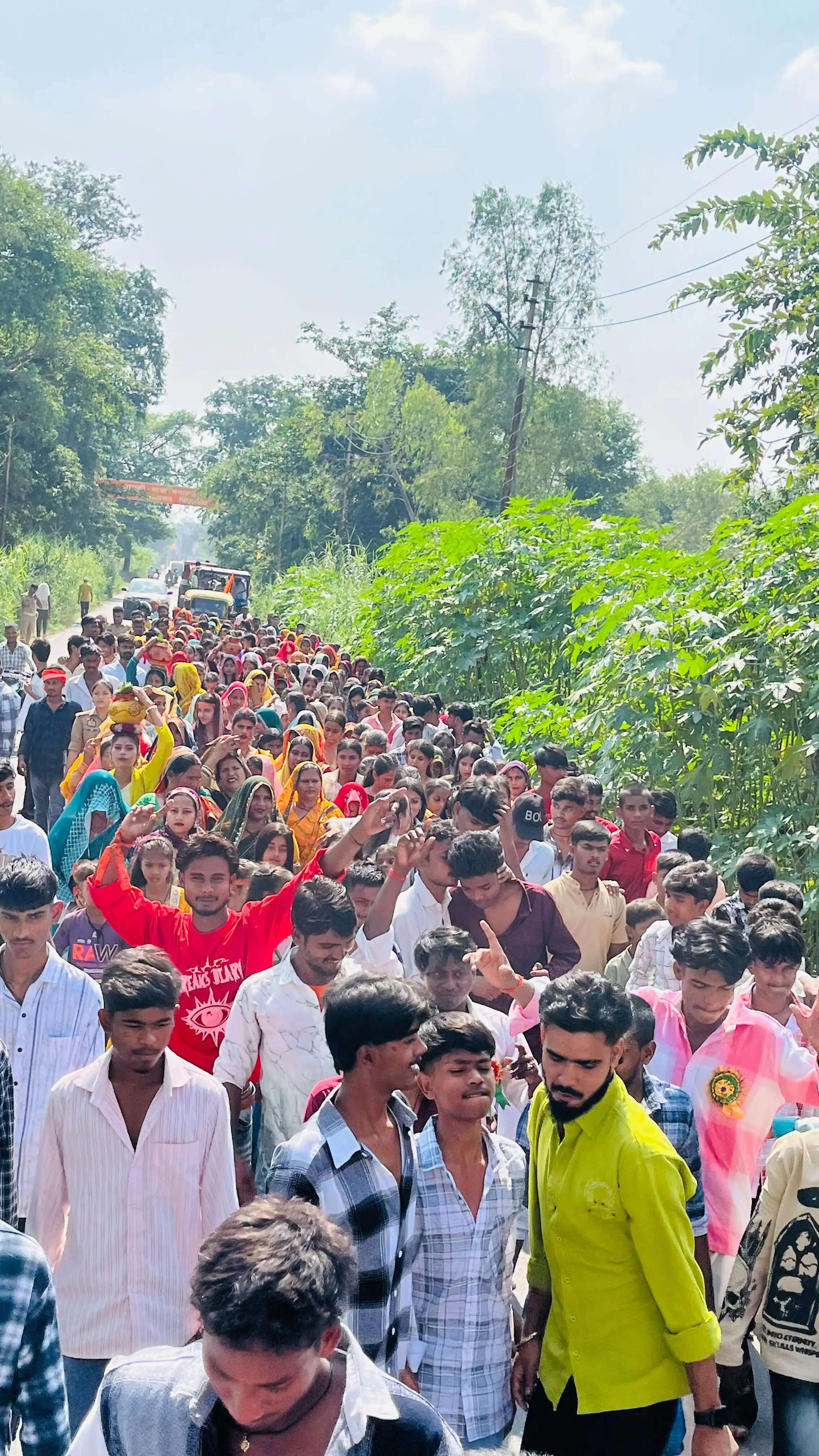 गणेश पूजन और नौ कन्याओं की आराधना के साथ निकली श्री श्री रुद्र महायज्ञ की भव्य कलश शोभायात्रा