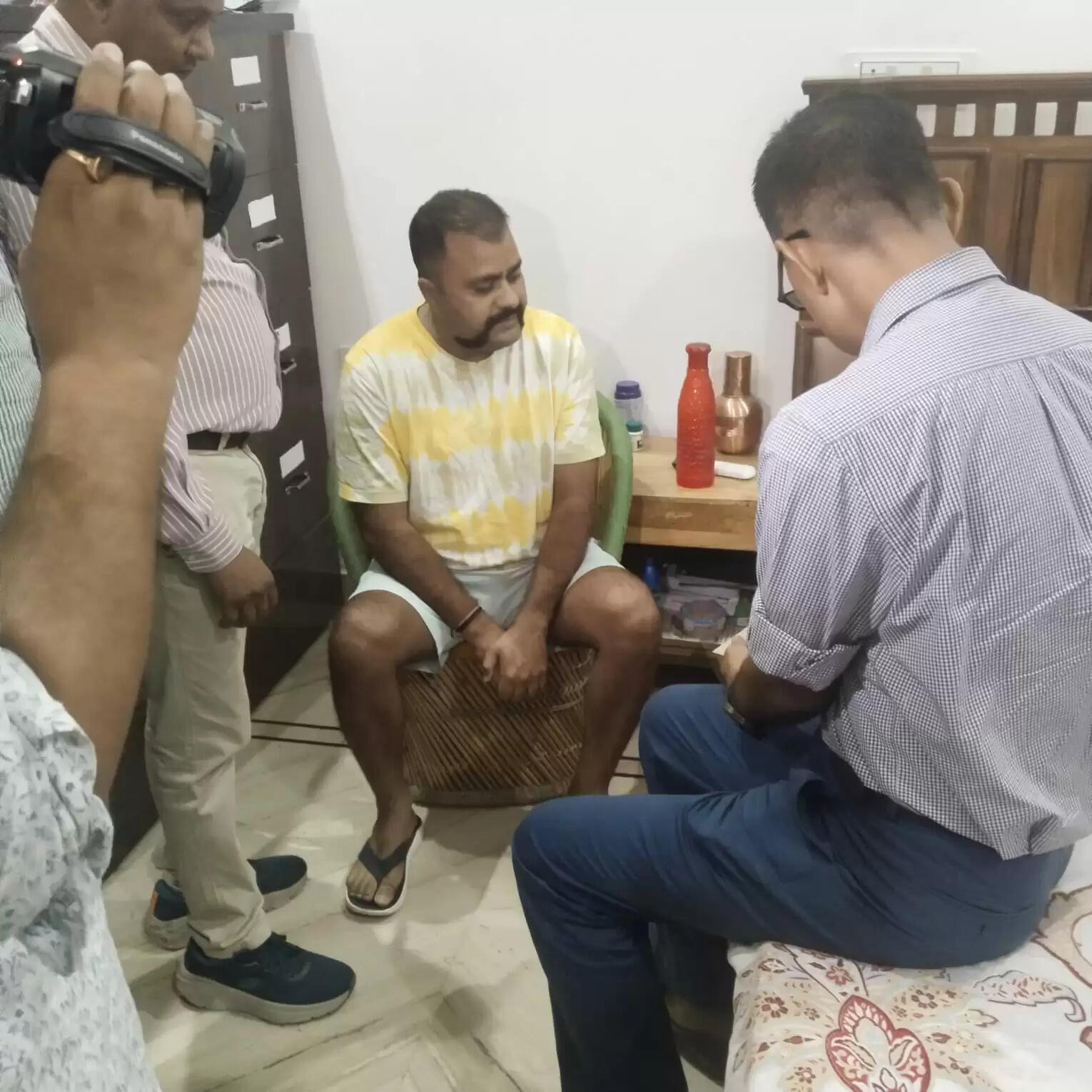 (अपडेट) एसीबी का नगर पालिका के अधिशाषी अधिकारी के आठ ठिकानों पर छापा