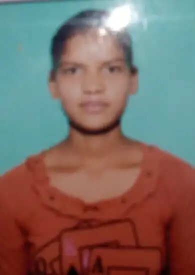 छात्रा का शव बिस्तर पर पड़ा मिला, युवक पर हत्या का आरोप लगा