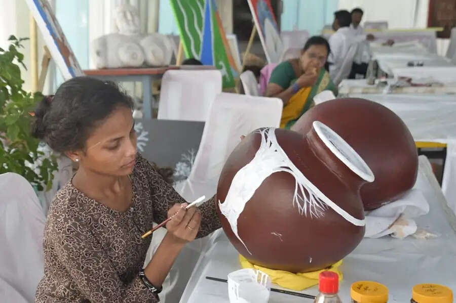 मप्र में सदानीरा समागम में देशभर से आये 100 से अधिक कलाकारों ने चित्रों से दिया जल-पर्यावरण का संदेश
