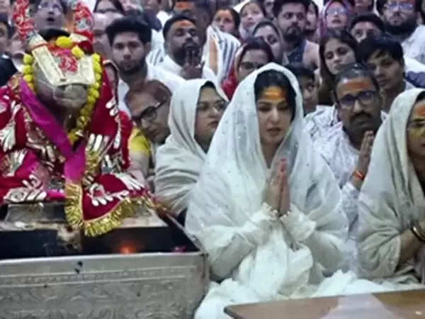 उज्जैन: महाकाल की शरण में पहुंचीं अभिनेत्री सोनल चौहान, भस्म आरती में शामिल होकर लिया आशीर्वाद