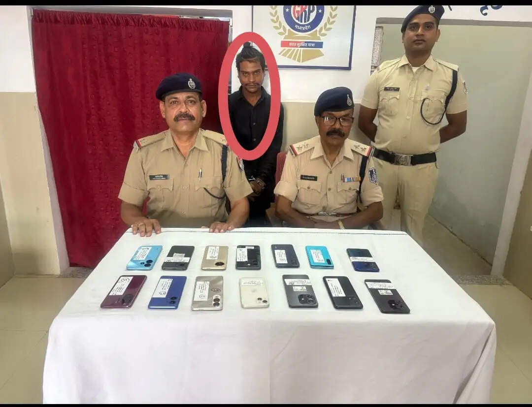 अनूपपुर: रेलवे स्टेशन पर 14 चोरी के मोबाइल बरामद, युवक गिरफ्तार