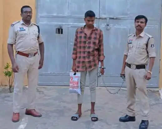 नाबालिग से दुष्कर्म का फरार आरोपित गिरफ्तार