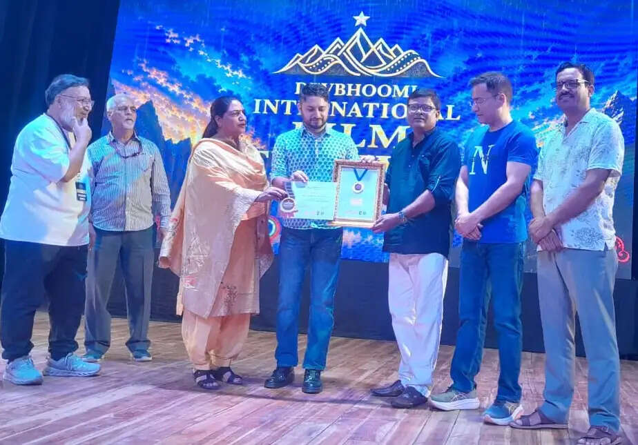 देवभूमि अंतर्राष्ट्रीय फिल्म फेस्टिवल: रवि दीप की व्हेन सोल्स मीट को मिला सर्वश्रेष्ठ क्षेत्रीय फीचर फिल्म अवॉर्ड