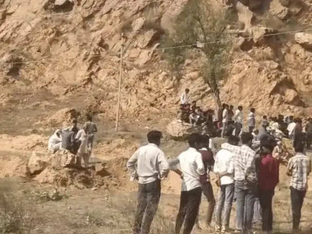 चारागाह भूमि में दबा मिला युवक का शव, शिनाख्त नहीं