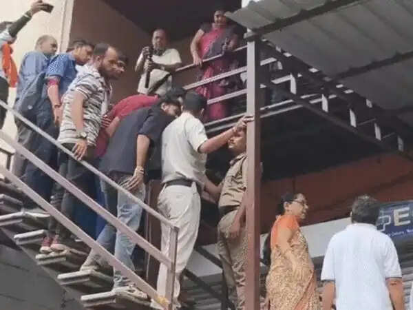 भोपाल के रहवासी इलाकों में व्यावसायिक गतिविधियों पर निगम ने की सीलिंग कार्रवाई, 15 से ज्यादा प्रतिष्ठान कराए बंद
