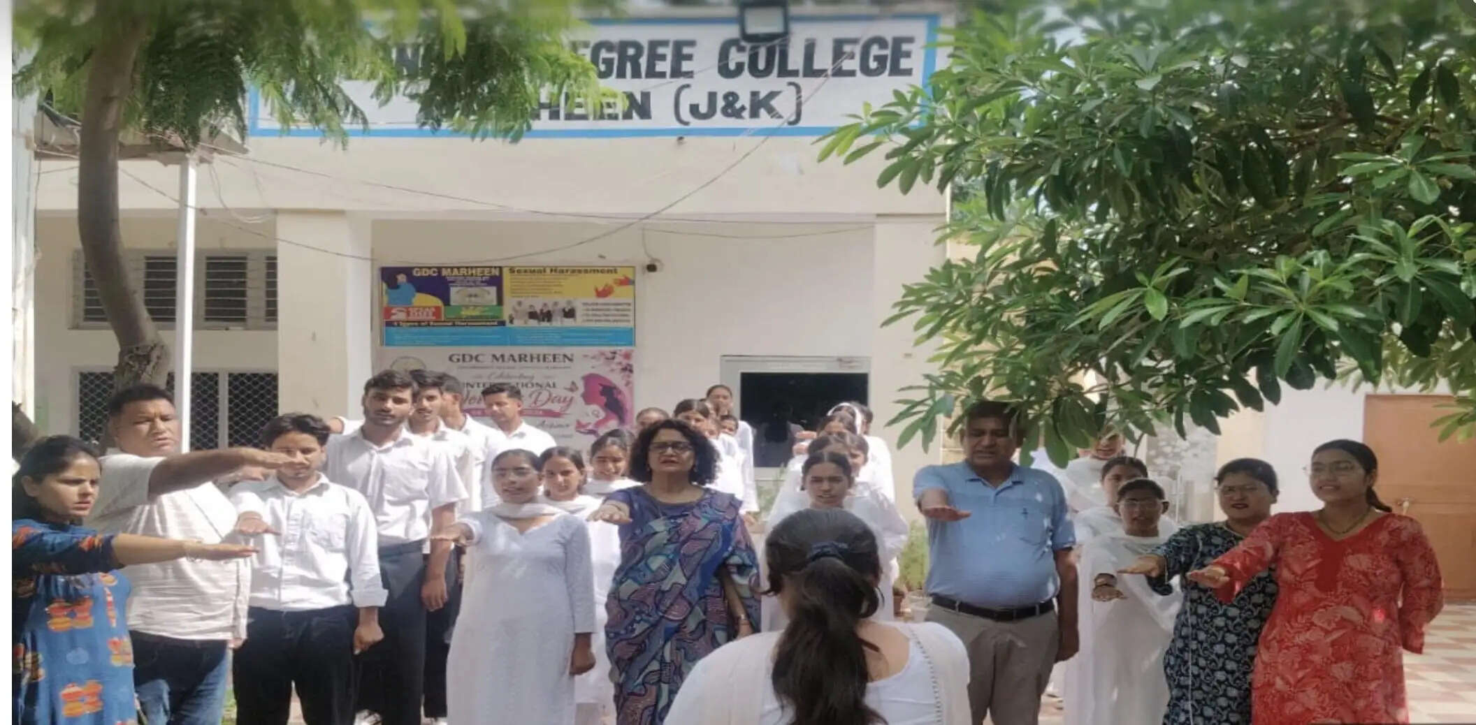 जीडीसी मढ़हीन में नशा मुक्त भारत के तहत शपथ ग्रहण समारोह आयोजित