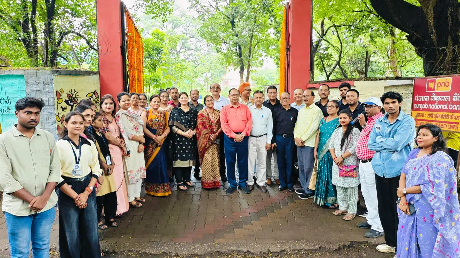 रांची विश्वविद्यालय प्रशासनिक परिसर में मनाया गया कला दिवस