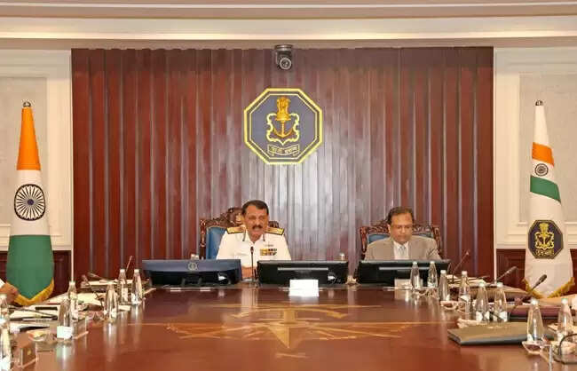 पश्चिम एशिया में संघर्ष के मद्देनजर भारतीय नौसेना ने परखीं अपनी समुद्री तैयारियां