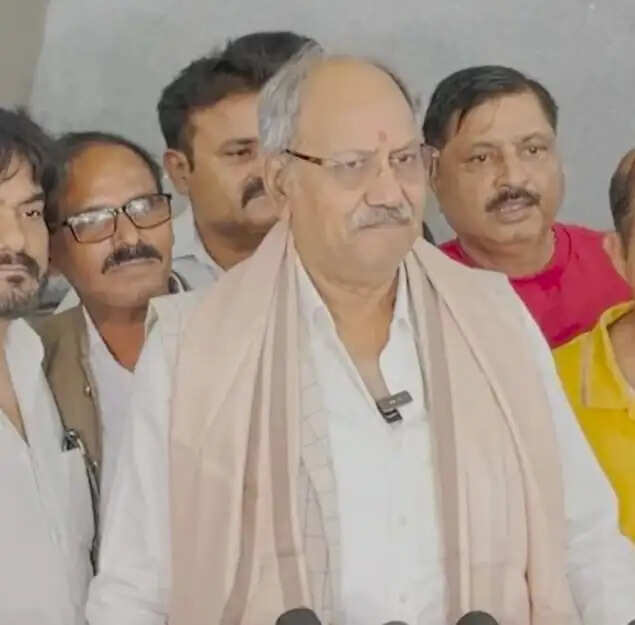 नकटी में बुलडोजर कार्रवाई से नाराज सांसद बृजमोहन ने की अधिकारियों पर कार्रवाई की मांग