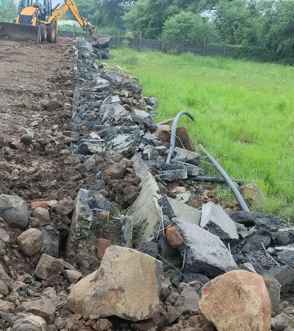 जबलपुरः अवैध कॉलोनाइजरों पर नगर निगम की कार्रवाई, 1.50 करोड़ मूल्य की शासकीय भूमि कराई गई मुक्त