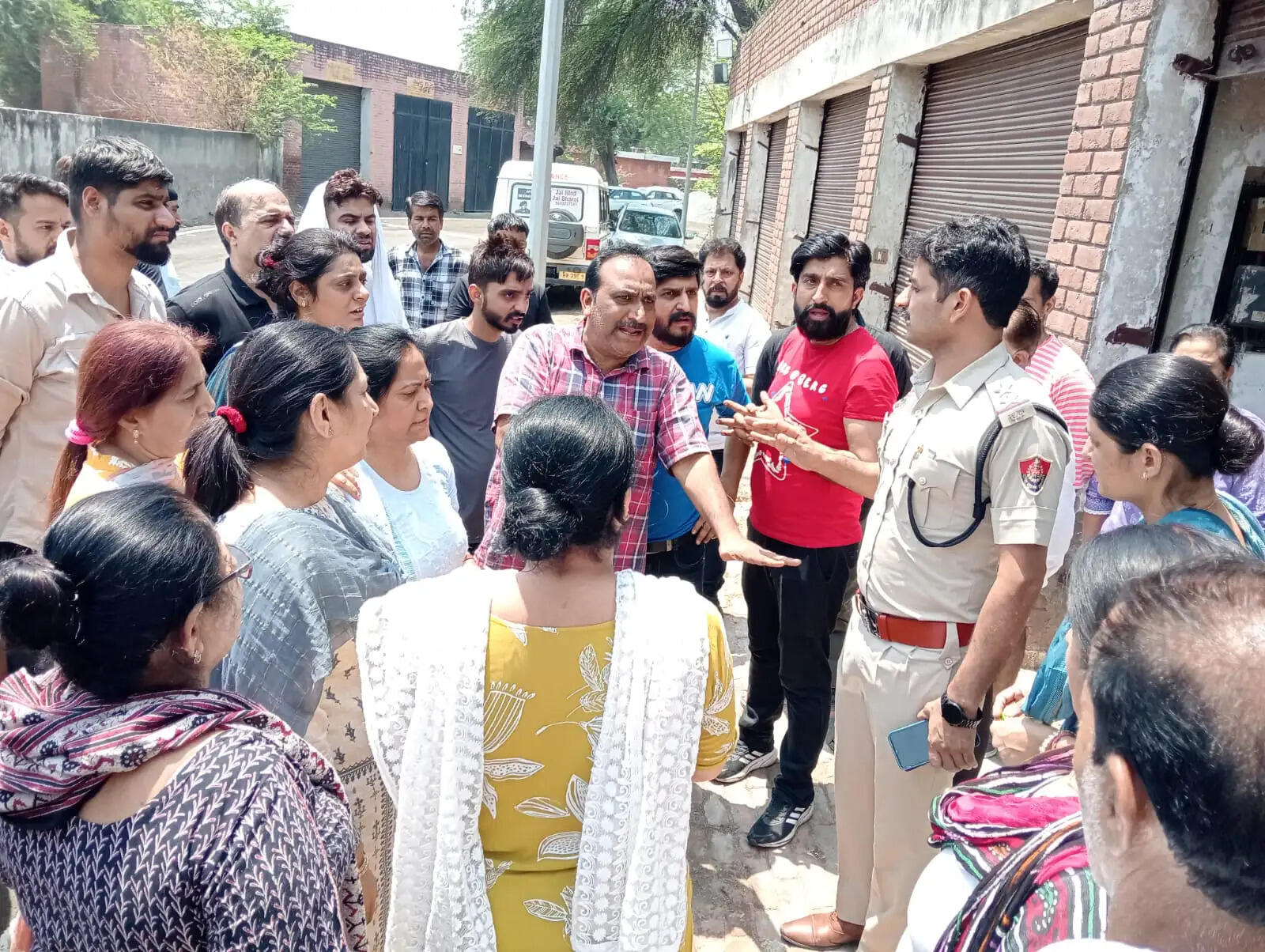 हिसार : अग्रोहा मेडिकल कॉलेज में डाक्टरों के बोर्ड ने किया शिक्षिका का पोेस्टमार्टम