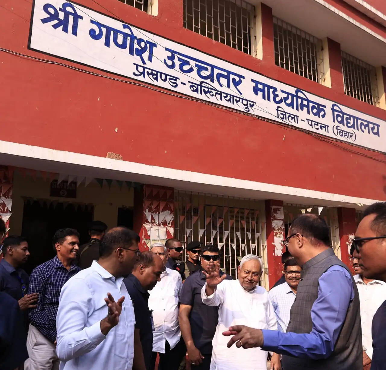 मुख्यमंत्री नीतीश कुमार ने बख्तियारपुर में विभिन्न निर्माणाधीन विकास योजनाओं का किया निरीक्षण, तेजी से कार्य पूर्ण करने का दिया निर्देश