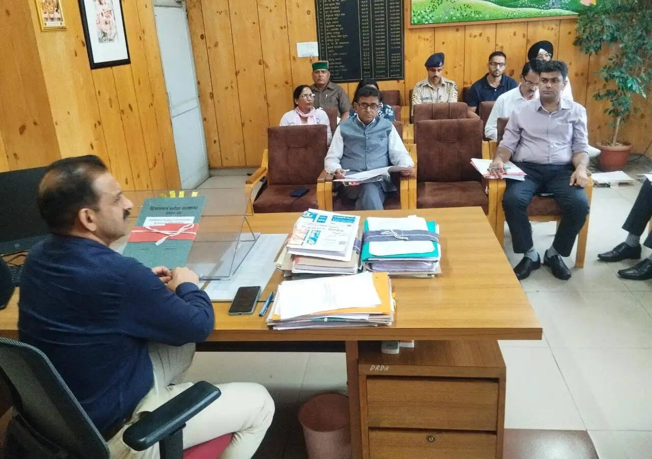 कांगड़ा में एससी-एसटी अत्याचार के 89 मामलों की समीक्षा, जल्द निपटारे के निर्देश