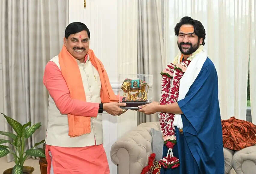 मुख्यमंत्री डॉ. यादव से मिले बागेश्वर धाम के पीठाधीश्वर धीरेंद्र शास्त्री महाराज