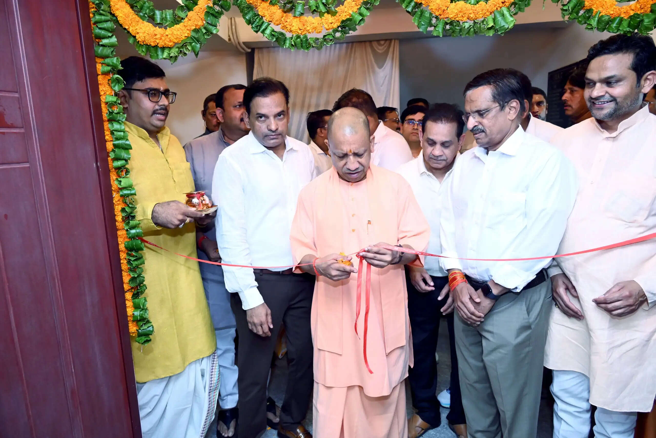 उत्तर प्रदेश में माफिया की तरह समाप्त हो गया इंसेफेलाइटिस : योगी आदित्यनाथ