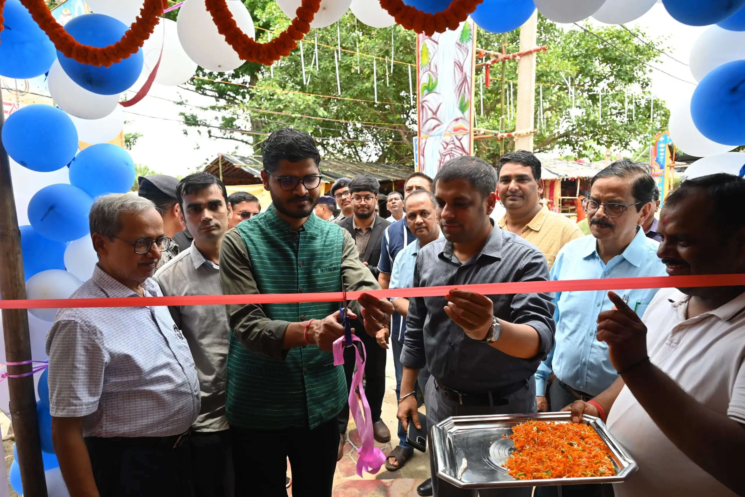 दुम्मा बॉर्डर पर अस्थायी स्वास्थ्य केंद्र और टोटो एम्बुलेंस सेवा का शुभारंभ