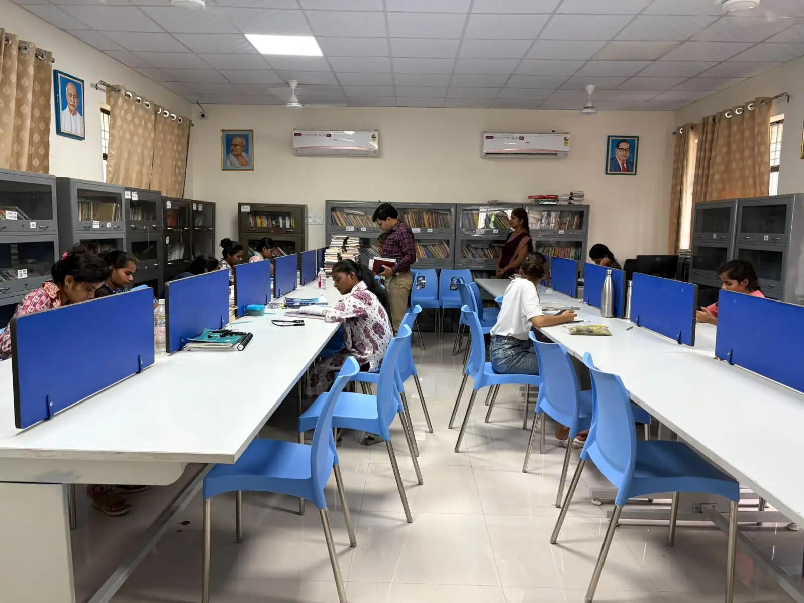 कानपुर का जिला पुस्तकालय बना युवाओं का ‘नॉलेज हब’