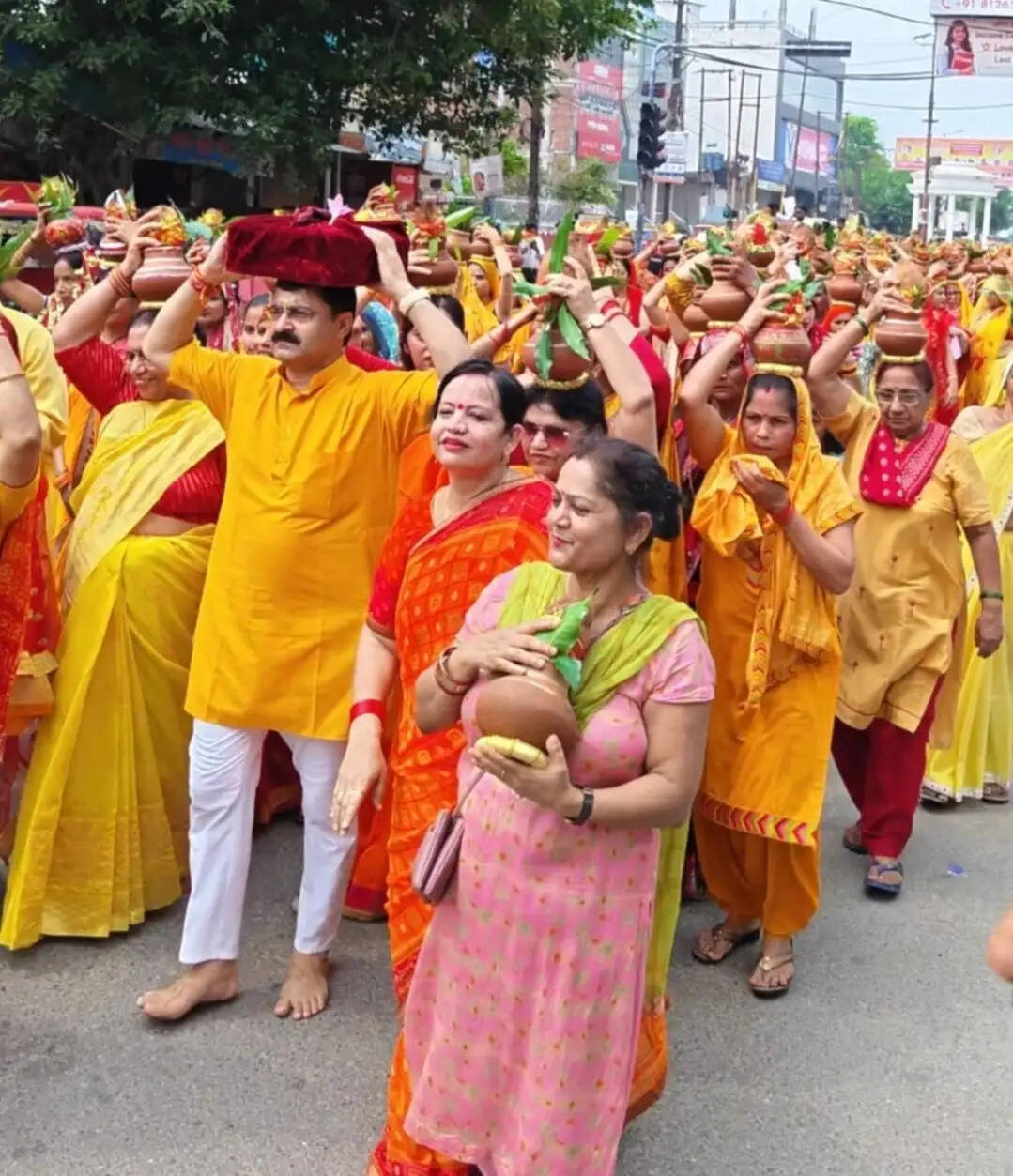 श्री राम कथा के शुभारंभ अवसर पर 5100 कलश के साथ निकली भव्य कलश यात्रा
