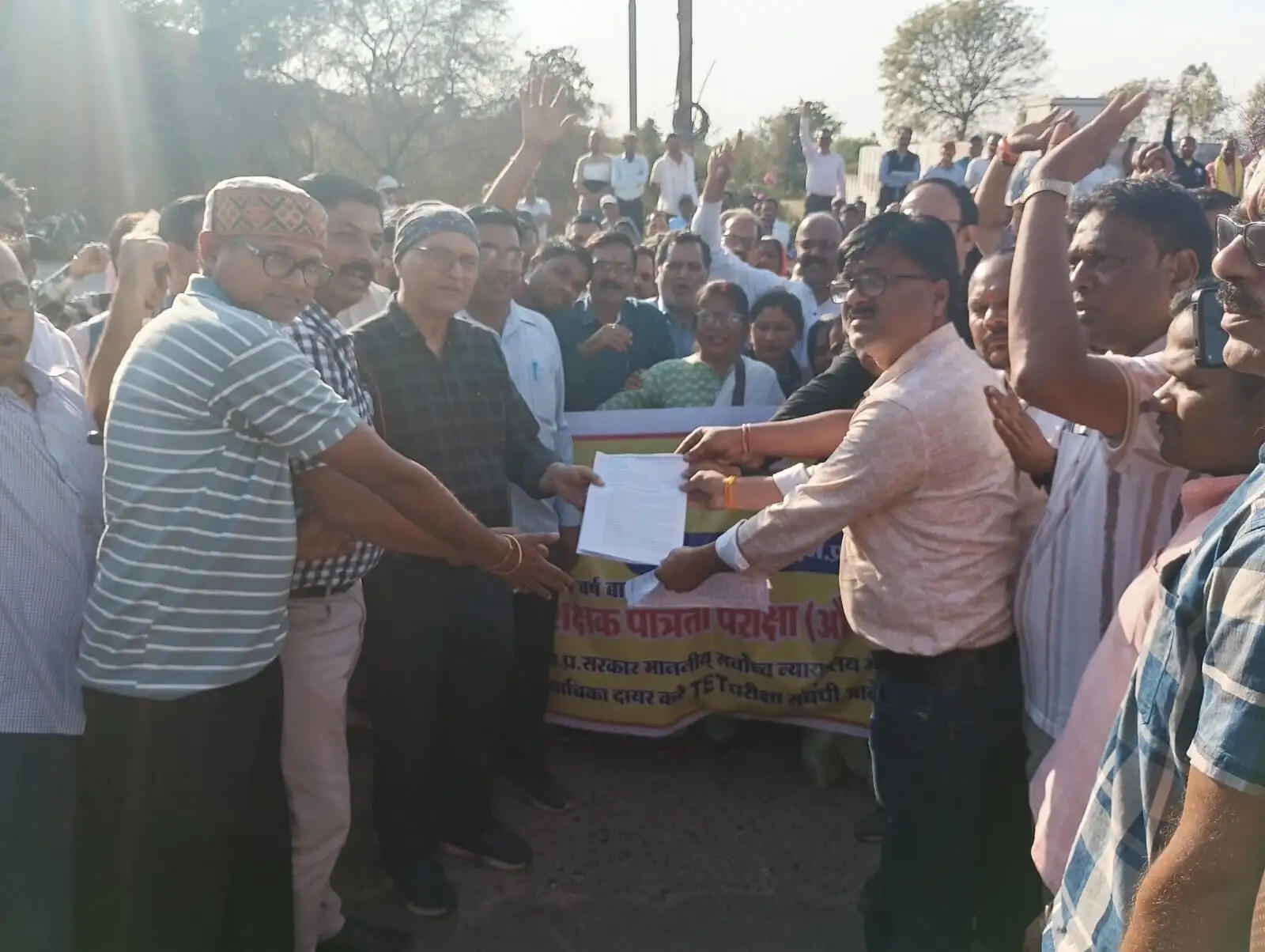 अनूपपुर: टीईटी परीक्षा के विरोध में हजारों शिक्षकों ने पुनर्विचार याचिका की दायर करने की मांग