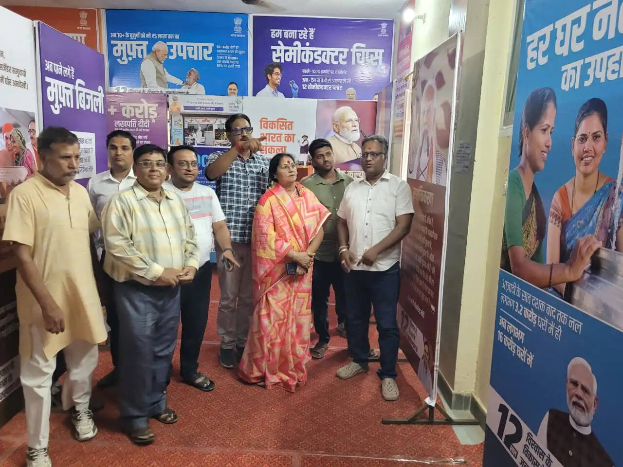 बारह साल विश्वास के-विकास के-जनकल्याण के&nbsp;: लोगों ने देखी प्रदर्शनी