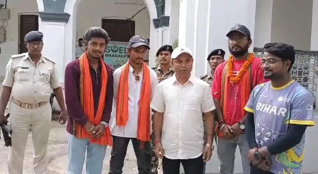 स्केटिंग करते हुए 53 दिन में पहुंचे केदारनाथ, डीएम ने किया सम्मानित