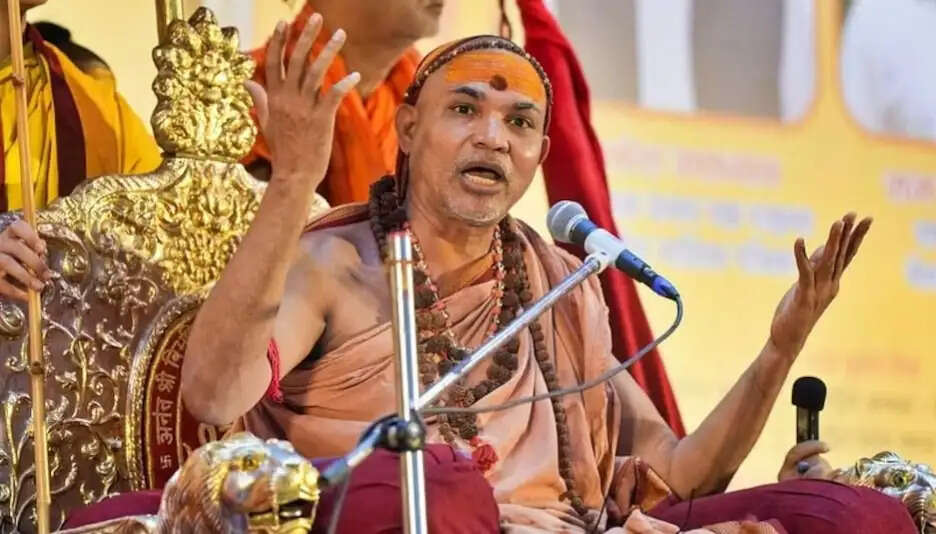 गाय को मिले माता का दर्जा : शंकराचार्य अविमुक्तेश्वरानंद