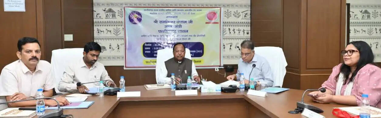 एकलव्य विद्यालयों में गणवेश, मेस संचालन व अन्य व्यवस्थाओं में एकरूपता पर जोर
