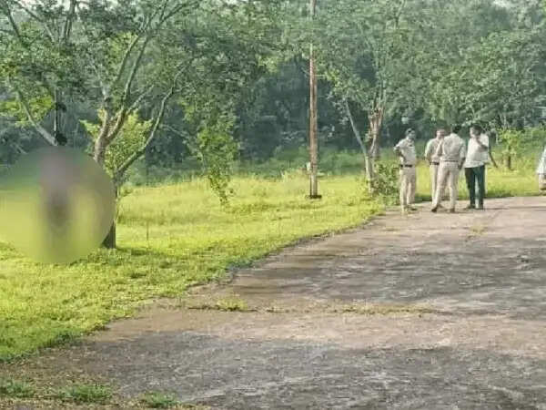 भोपाल:&nbsp;महिला&nbsp;कॉन्स्टेबल के पति ने पुलिस लाइन में की खुदकुशी,&nbsp;तीन दिन पहले पत्नी&nbsp;ने&nbsp;मारपीट की शिकायत दर्ज कराई थी